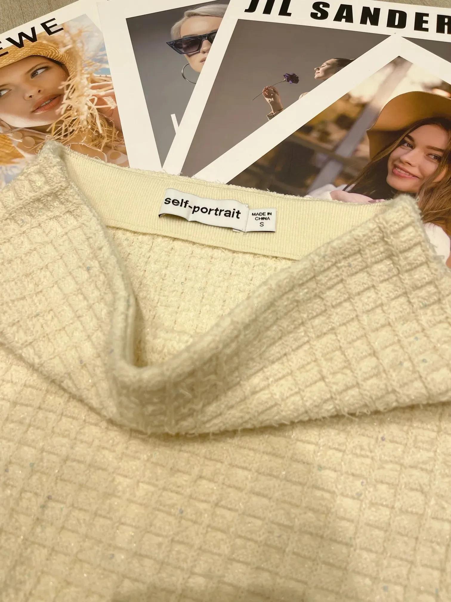 Designer Short Skirt Set Autumn/Winter French Polo Collar Long Sleeves Sweet Diamond Button Knitted Cardigan Coat Plus Skirt