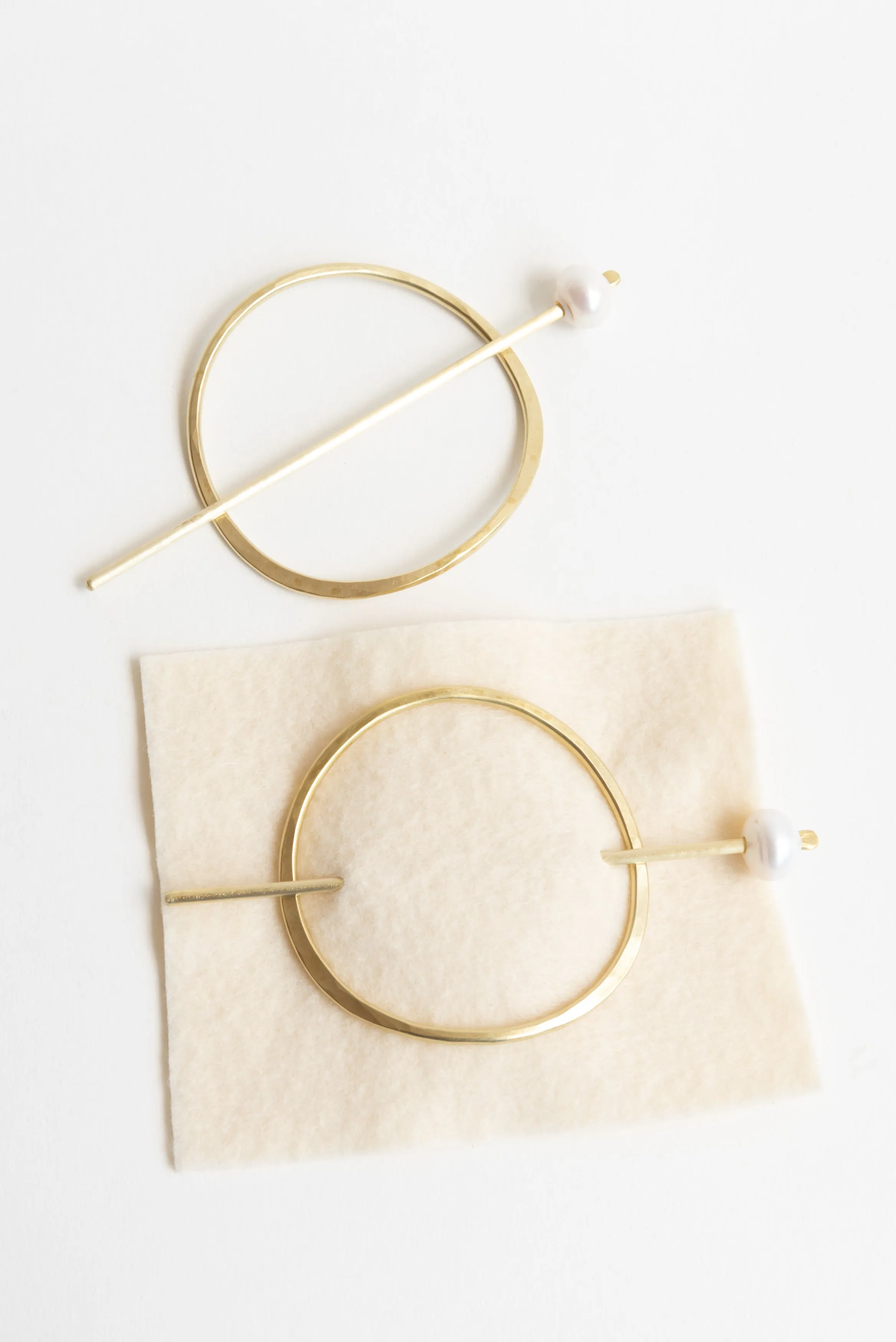 PeLo Modern Oval Brass Hair Slides with Pearl Sticks